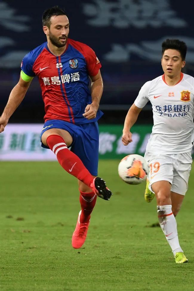 关于青岛队轻取上海队，塔图姆高光表现的信息