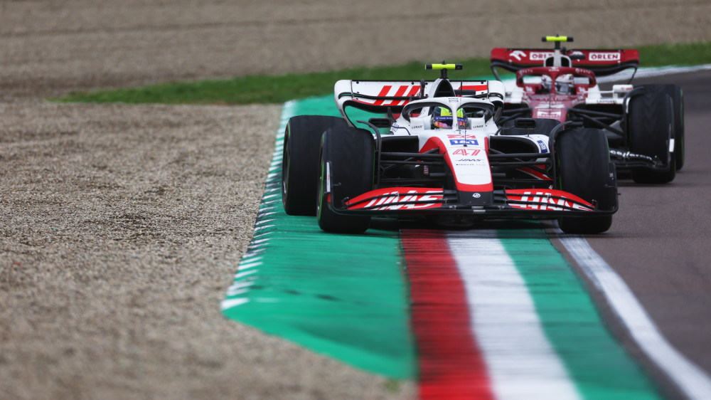 红牛二队翻盘阿斯顿马丁,周冠宇带队取胜 红牛二队翻盘阿斯顿马丁,周冠宇带队取胜